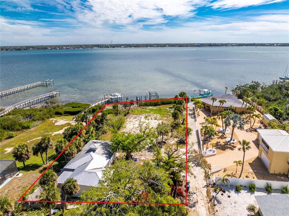 En Venta: $1,100,000 (0.51 acres)