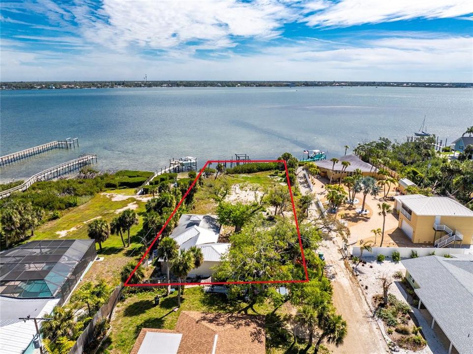 En Venta: $1,100,000 (0.51 acres)