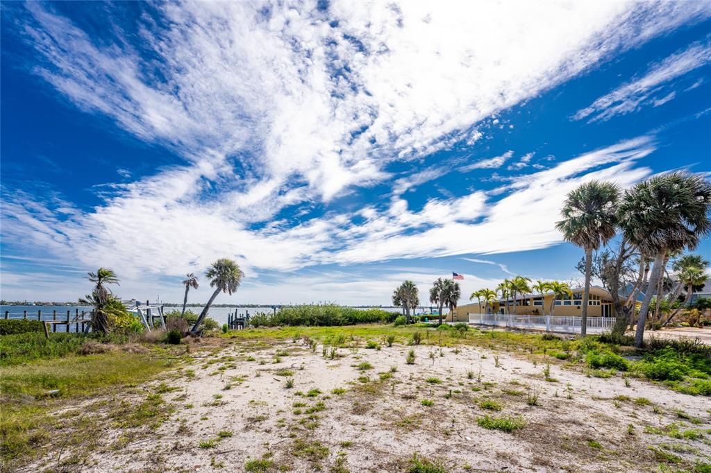 En Venta: $1,100,000 (0.51 acres)
