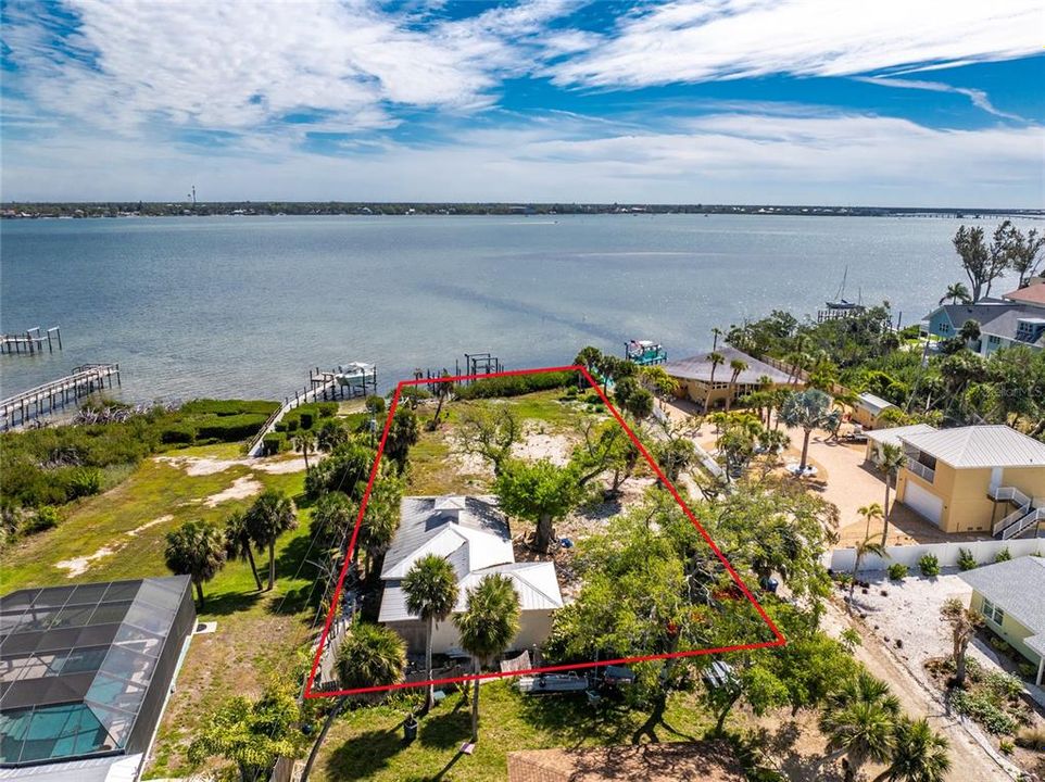 En Venta: $1,100,000 (0.51 acres)