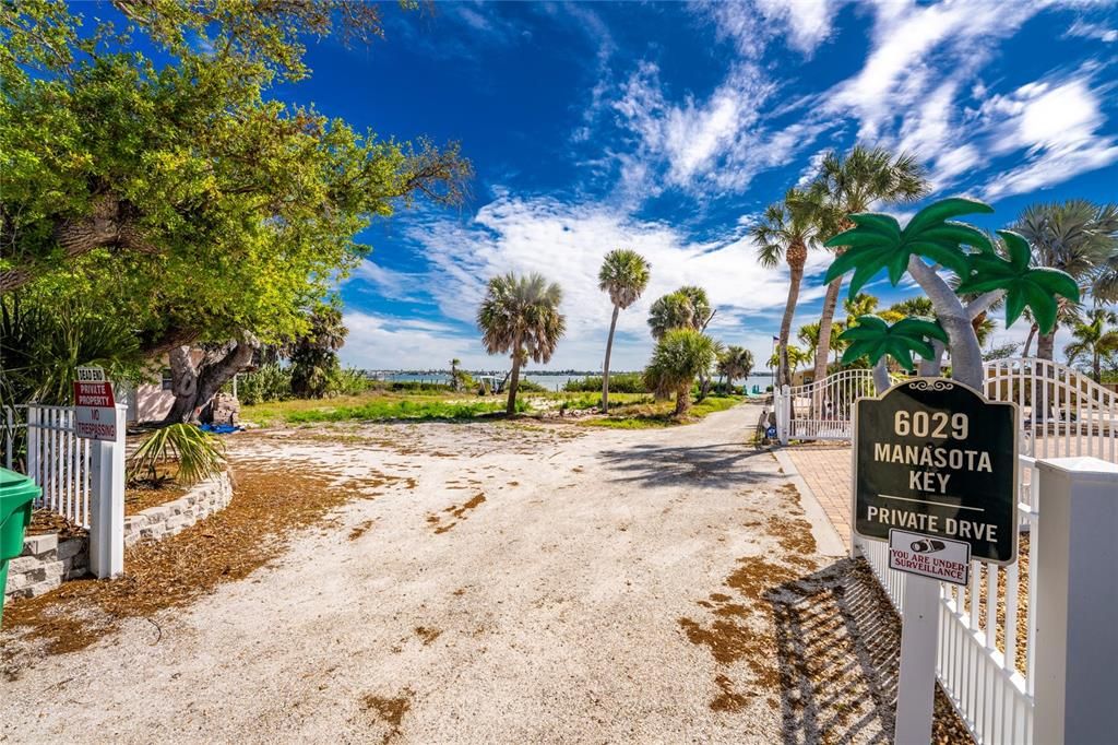 En Venta: $1,100,000 (0.51 acres)