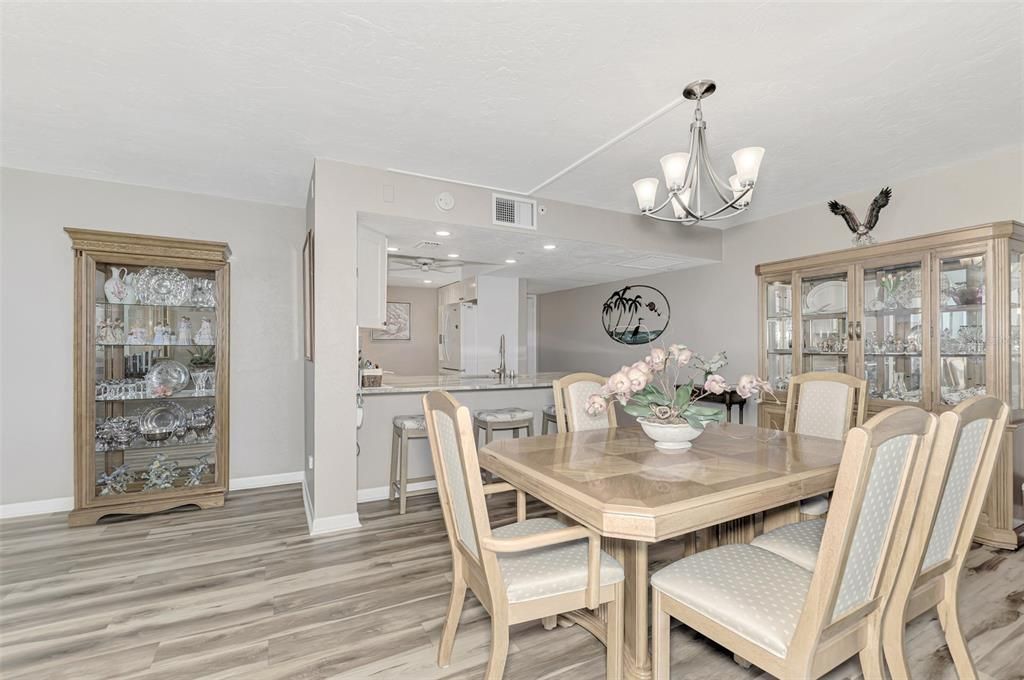 На продажу: $990,000 (2 спален, 2 ванн, 1284 Квадратных фут)