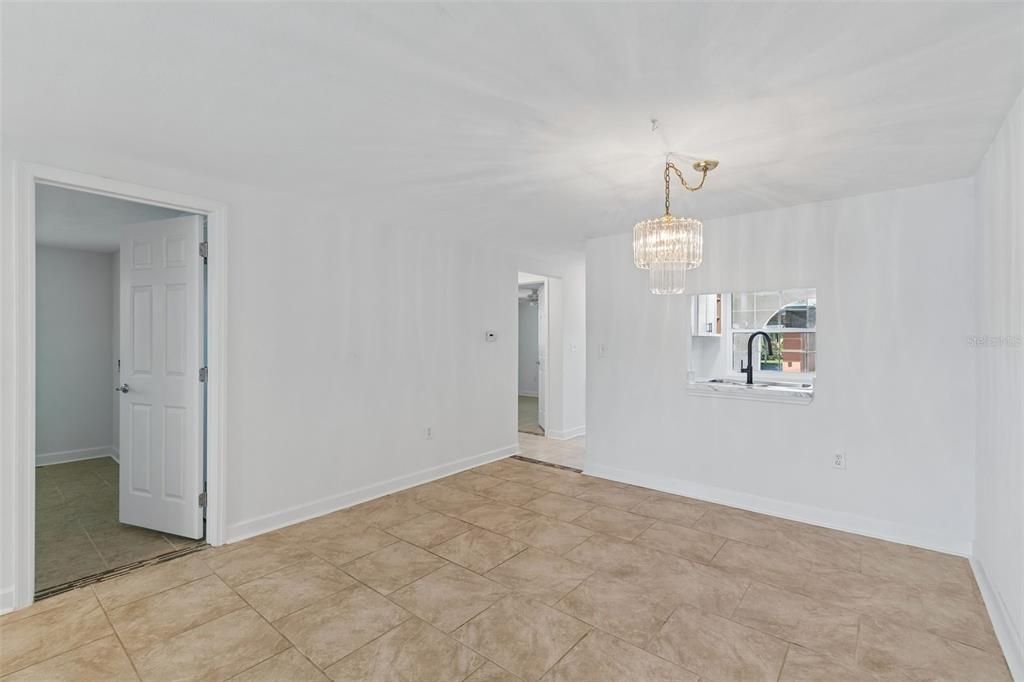 Под контрактом: $129,900 (2 спален, 2 ванн, 1080 Квадратных фут)