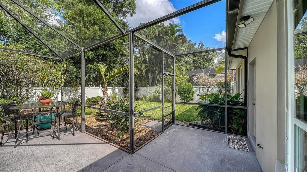 Activo con contrato: $749,000 (3 camas, 2 baños, 2307 Pies cuadrados)