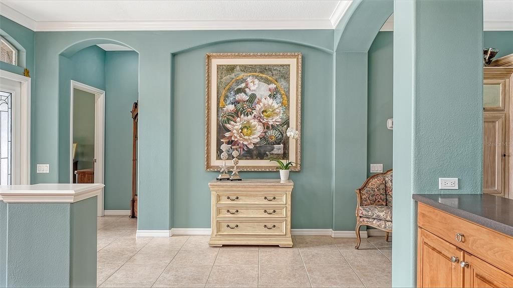 Activo con contrato: $749,000 (3 camas, 2 baños, 2307 Pies cuadrados)