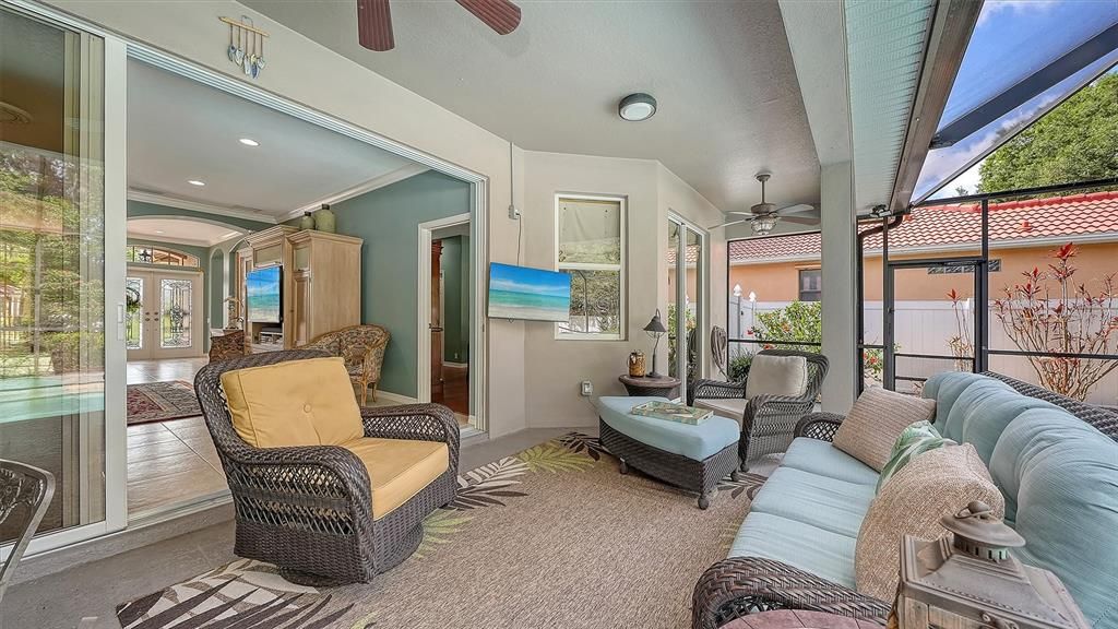 Activo con contrato: $749,000 (3 camas, 2 baños, 2307 Pies cuadrados)