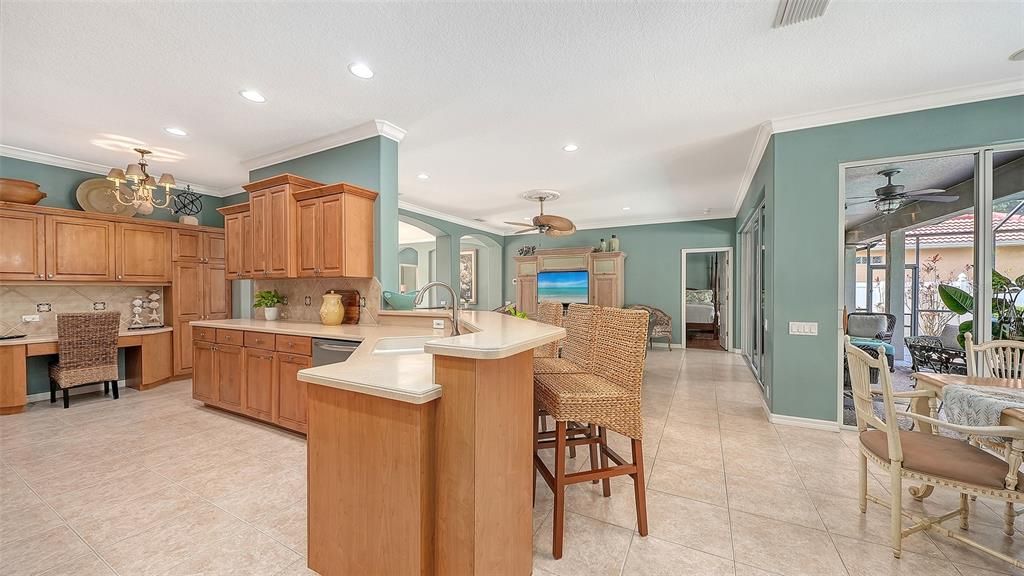 Activo con contrato: $749,000 (3 camas, 2 baños, 2307 Pies cuadrados)