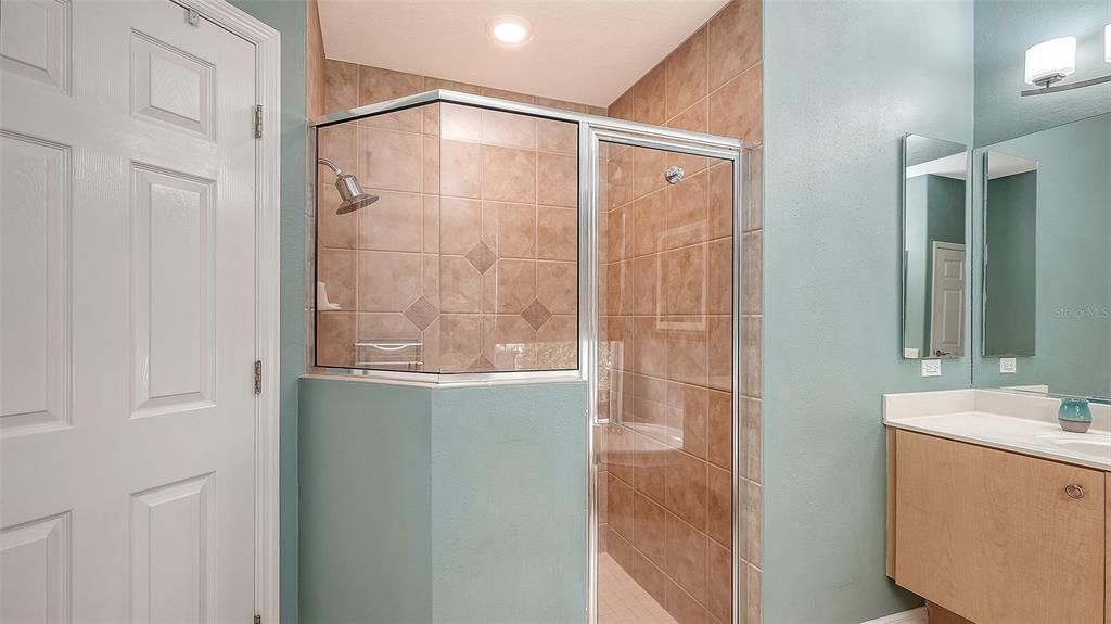 Activo con contrato: $749,000 (3 camas, 2 baños, 2307 Pies cuadrados)