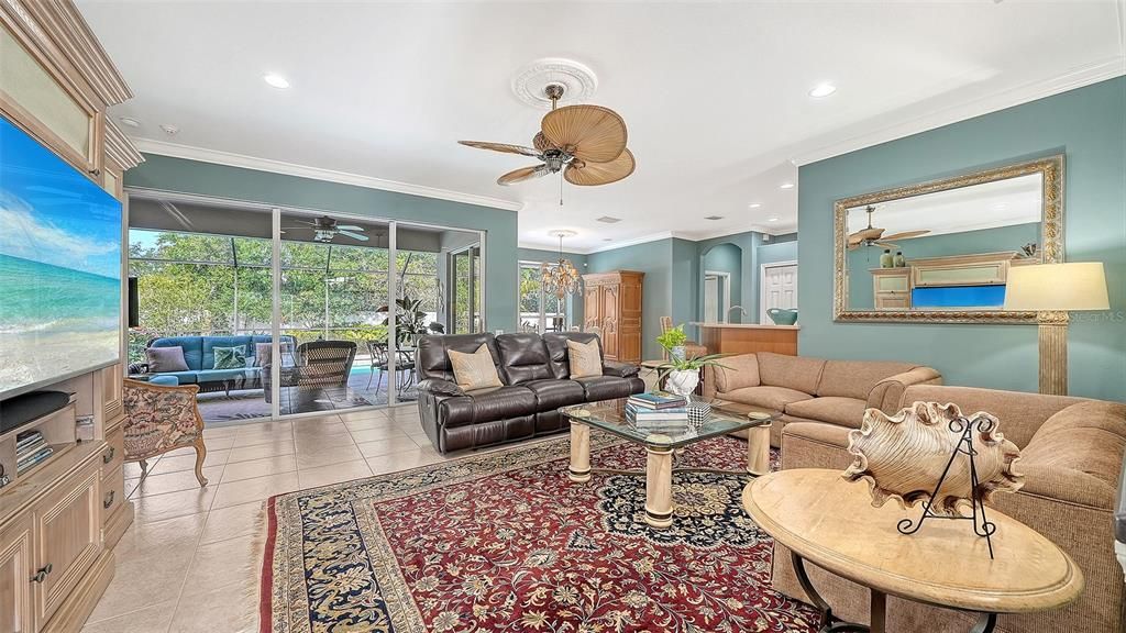 Activo con contrato: $749,000 (3 camas, 2 baños, 2307 Pies cuadrados)