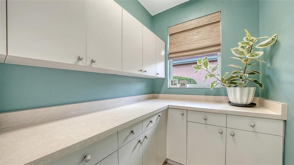 Activo con contrato: $749,000 (3 camas, 2 baños, 2307 Pies cuadrados)