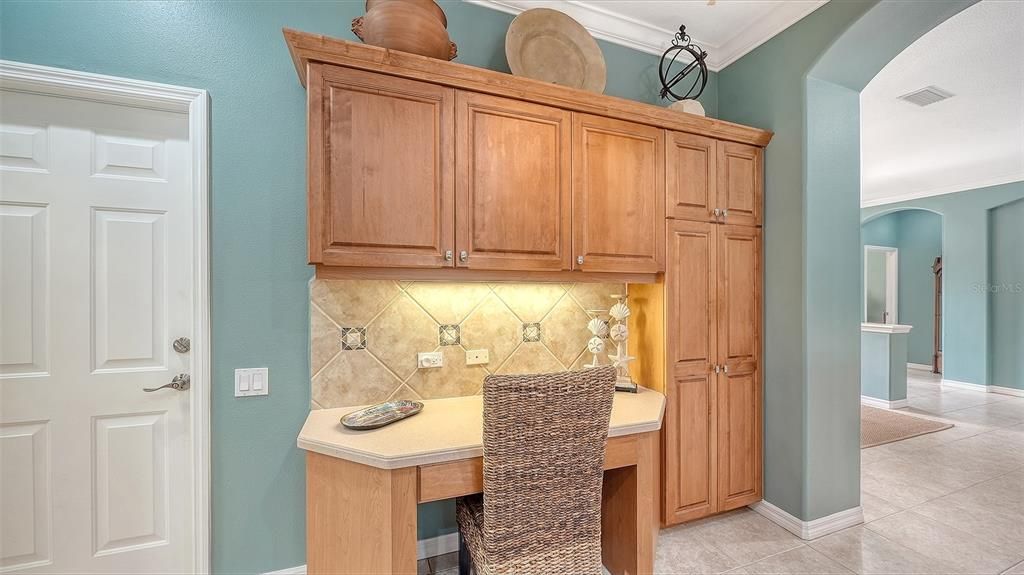 Activo con contrato: $749,000 (3 camas, 2 baños, 2307 Pies cuadrados)