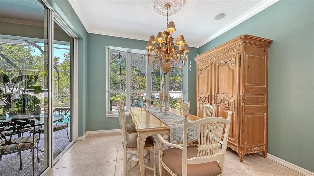 Activo con contrato: $749,000 (3 camas, 2 baños, 2307 Pies cuadrados)
