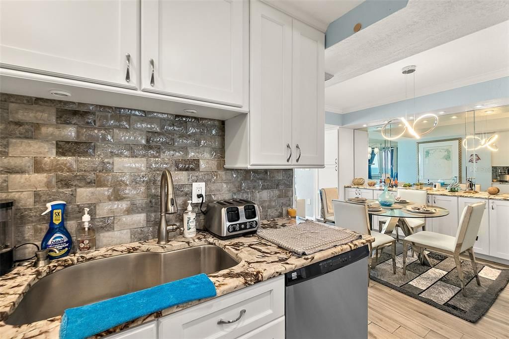 En Venta: $369,900 (2 camas, 2 baños, 1297 Pies cuadrados)