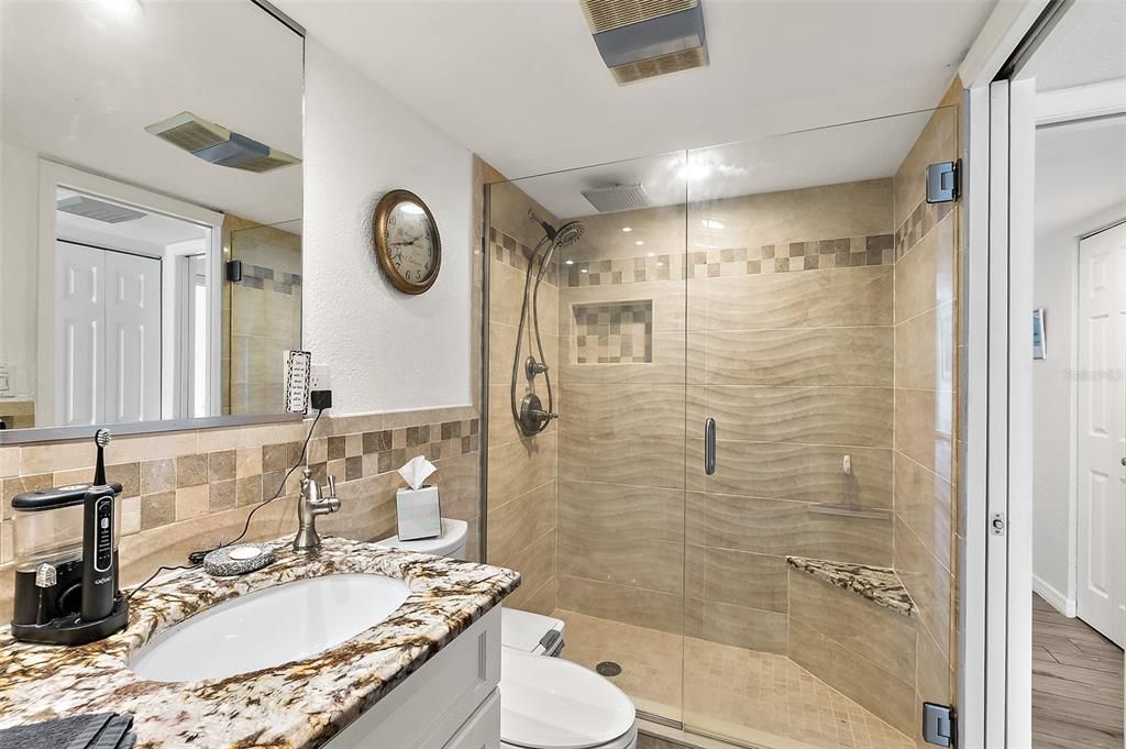 En Venta: $369,900 (2 camas, 2 baños, 1297 Pies cuadrados)