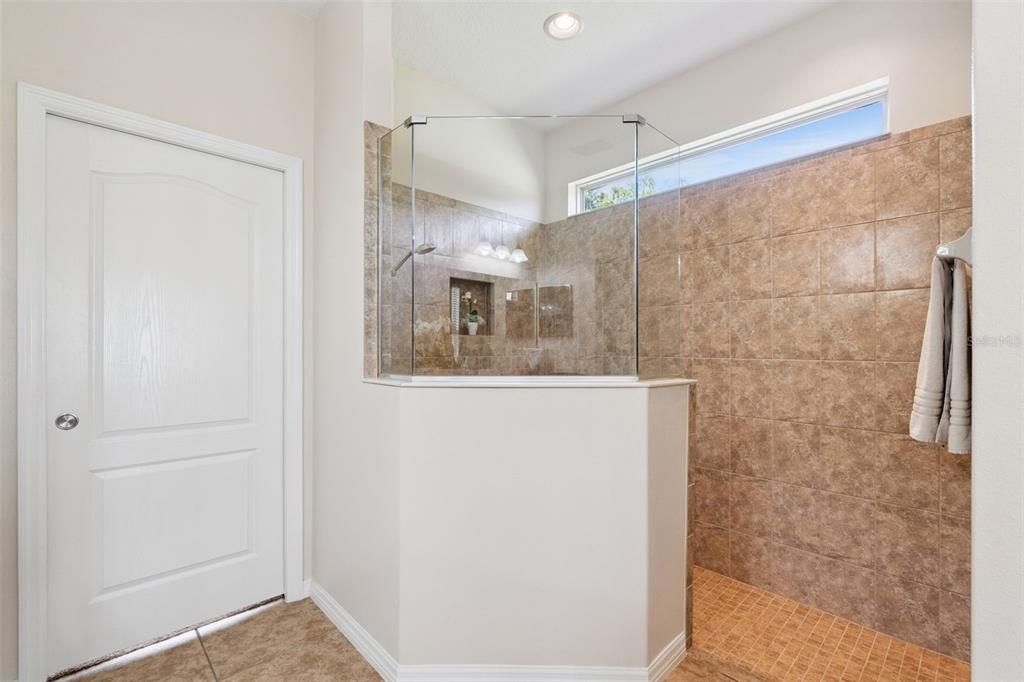 En Venta: $450,000 (3 camas, 2 baños, 2236 Pies cuadrados)