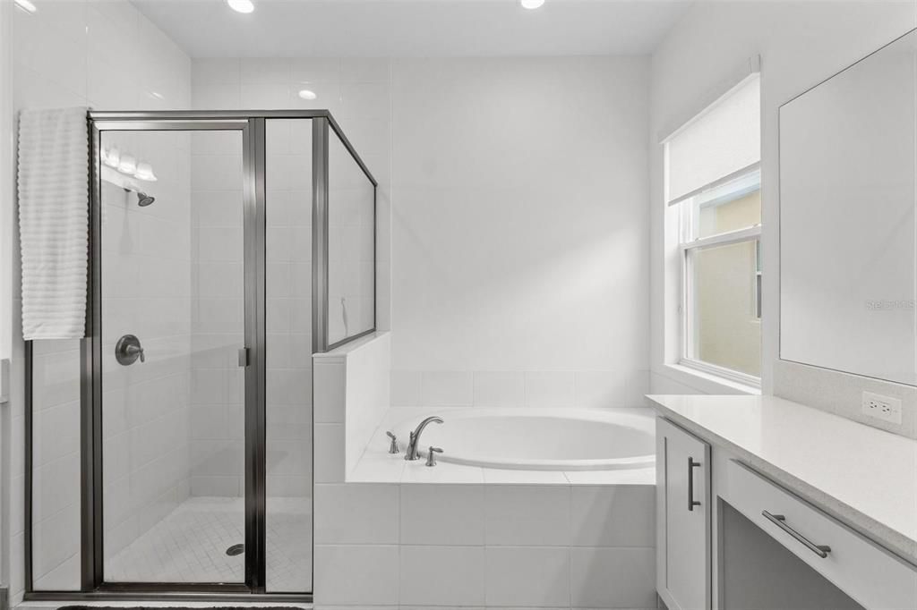 На продажу: $699,990 (5 спален, 5 ванн, 3307 Квадратных фут)