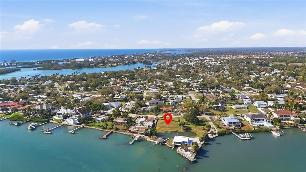 En Venta: $1,789,999 (0.49 acres)