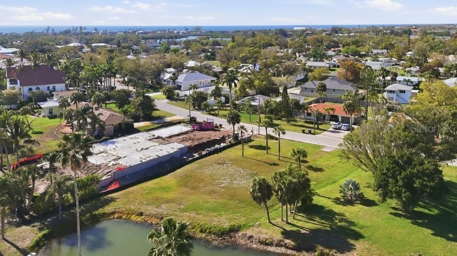 En Venta: $1,789,999 (0.49 acres)