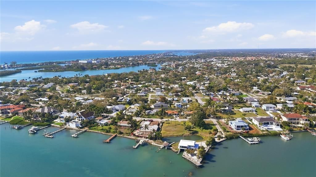 En Venta: $1,789,999 (0.49 acres)