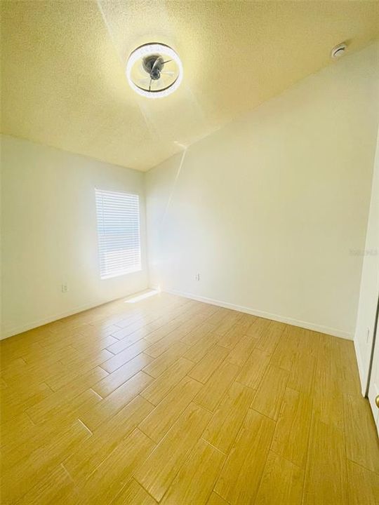 Под контрактом: $2,295 (4 спален, 2 ванн, 1802 Квадратных фут)