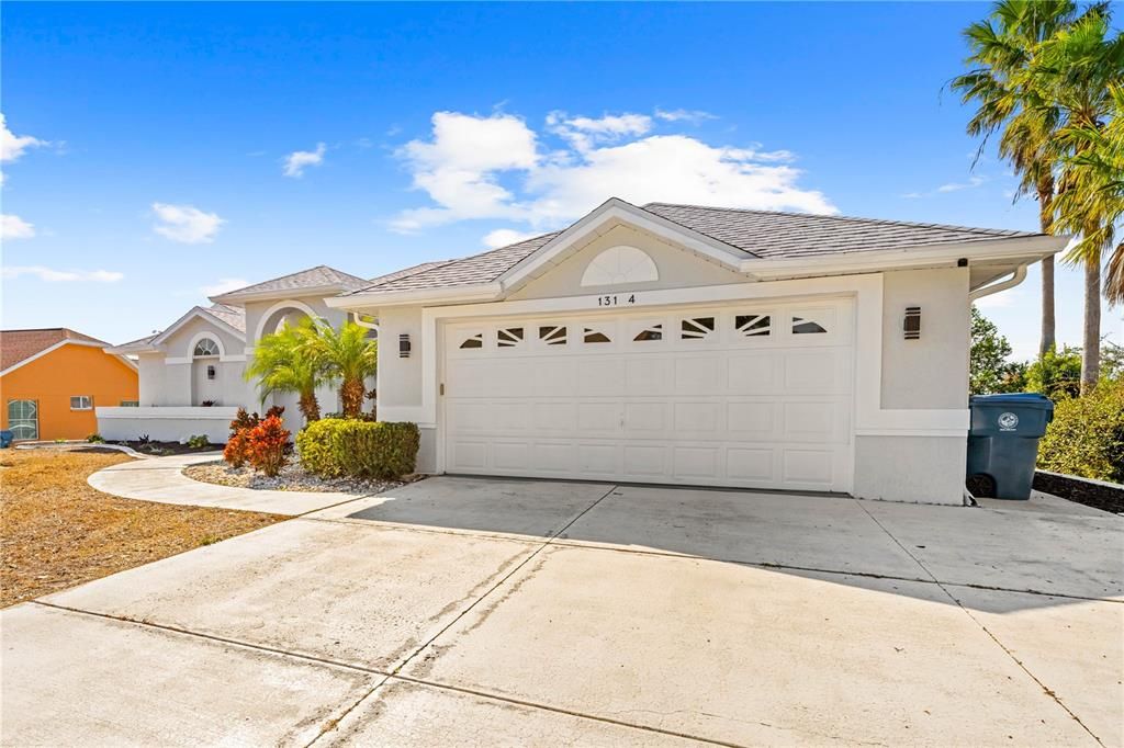 Active With Contract: $359,000 (3 beds, 2 baths, 1738 Square Feet)