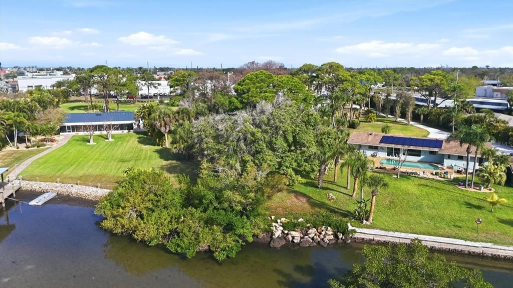 En Venta: $449,000 (1.27 acres)