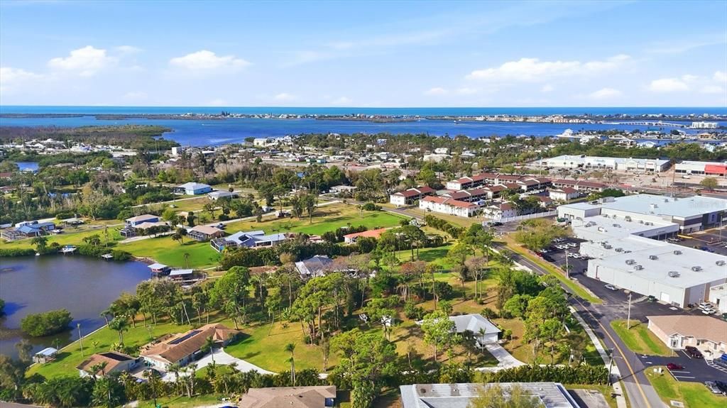 En Venta: $449,000 (1.27 acres)