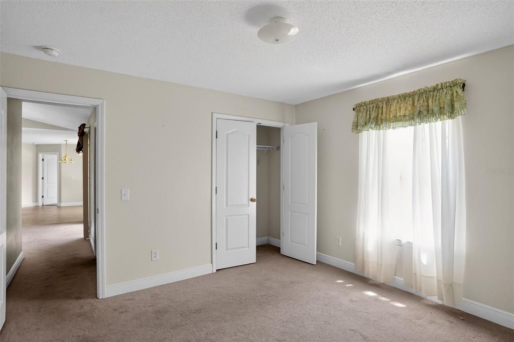 For Sale: $325,000 (4 beds, 3 baths, 2250 Square Feet)
