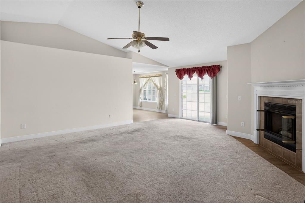 For Sale: $325,000 (4 beds, 3 baths, 2250 Square Feet)