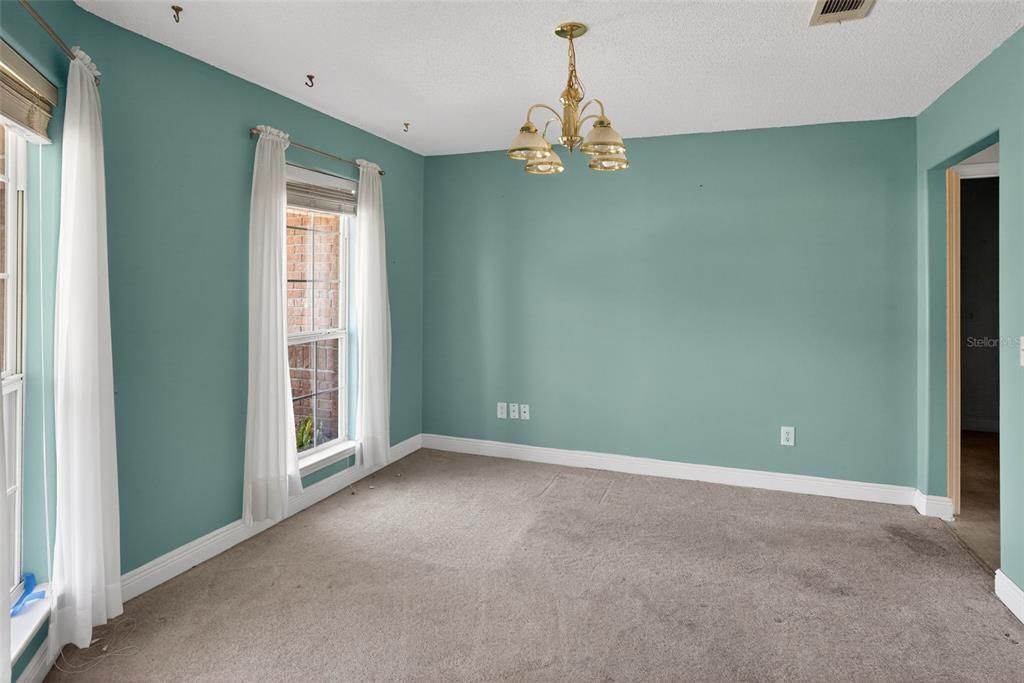 For Sale: $325,000 (4 beds, 3 baths, 2250 Square Feet)