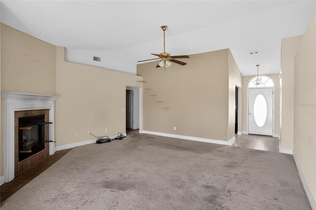 For Sale: $325,000 (4 beds, 3 baths, 2250 Square Feet)