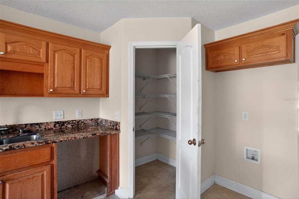 For Sale: $325,000 (4 beds, 3 baths, 2250 Square Feet)