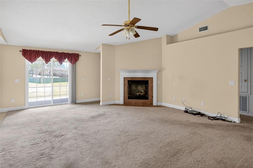 For Sale: $325,000 (4 beds, 3 baths, 2250 Square Feet)