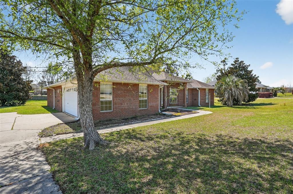 For Sale: $325,000 (4 beds, 3 baths, 2250 Square Feet)