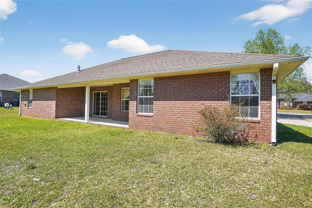 For Sale: $325,000 (4 beds, 3 baths, 2250 Square Feet)