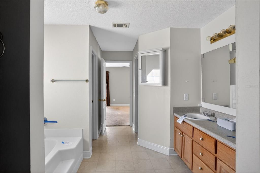 For Sale: $325,000 (4 beds, 3 baths, 2250 Square Feet)