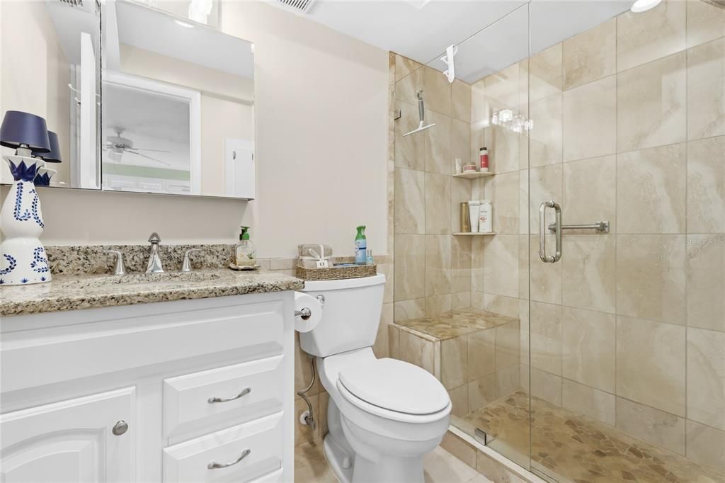 Activo con contrato: $389,000 (2 camas, 2 baños, 1133 Pies cuadrados)