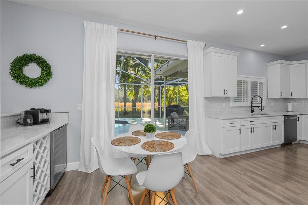 Activo con contrato: $935,000 (5 camas, 3 baños, 3852 Pies cuadrados)