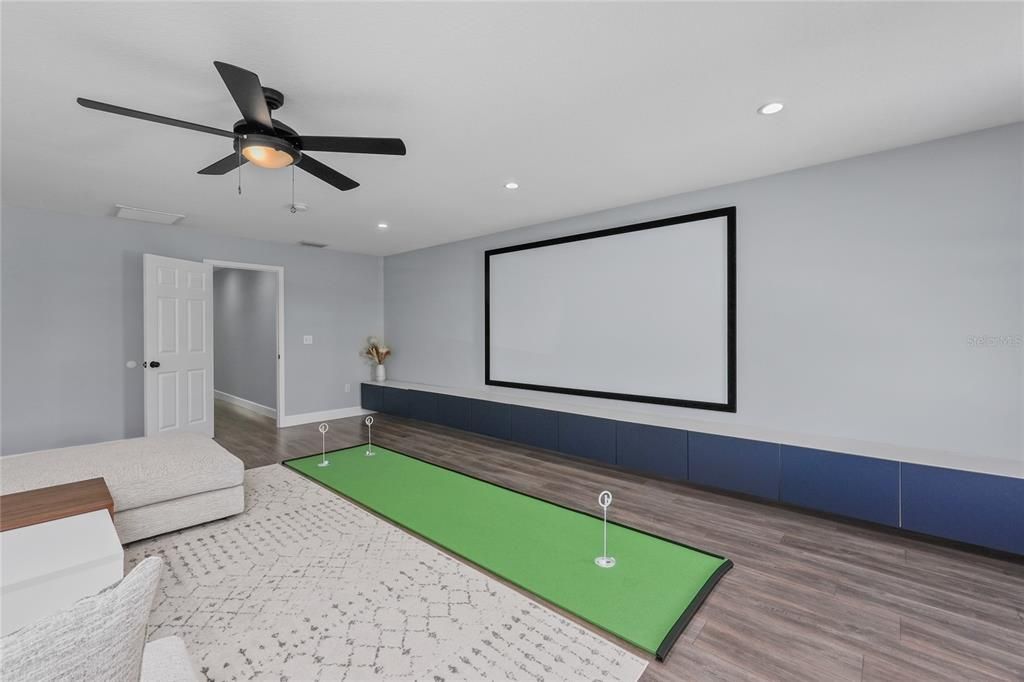 Activo con contrato: $935,000 (5 camas, 3 baños, 3852 Pies cuadrados)