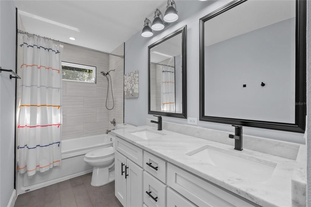 Activo con contrato: $935,000 (5 camas, 3 baños, 3852 Pies cuadrados)