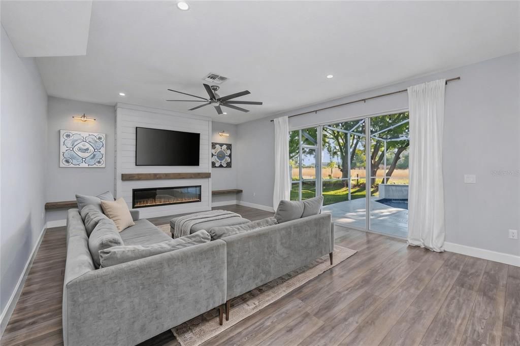 Activo con contrato: $935,000 (5 camas, 3 baños, 3852 Pies cuadrados)