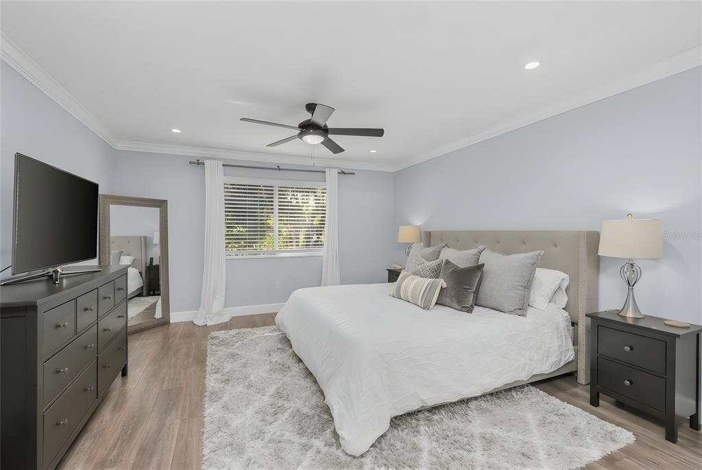 Activo con contrato: $935,000 (5 camas, 3 baños, 3852 Pies cuadrados)