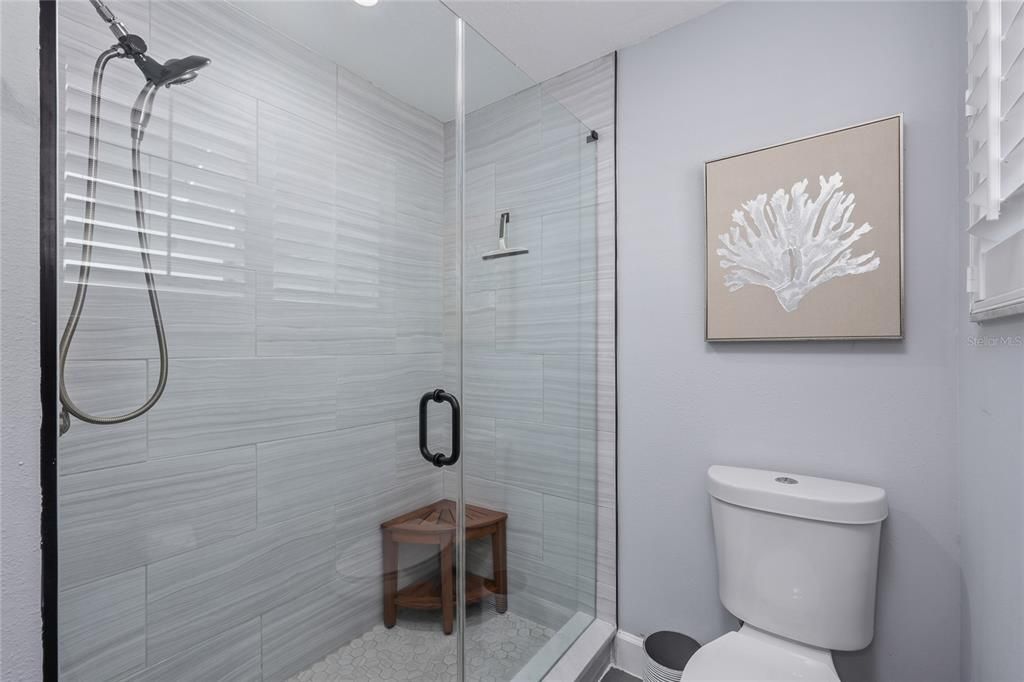 Activo con contrato: $935,000 (5 camas, 3 baños, 3852 Pies cuadrados)