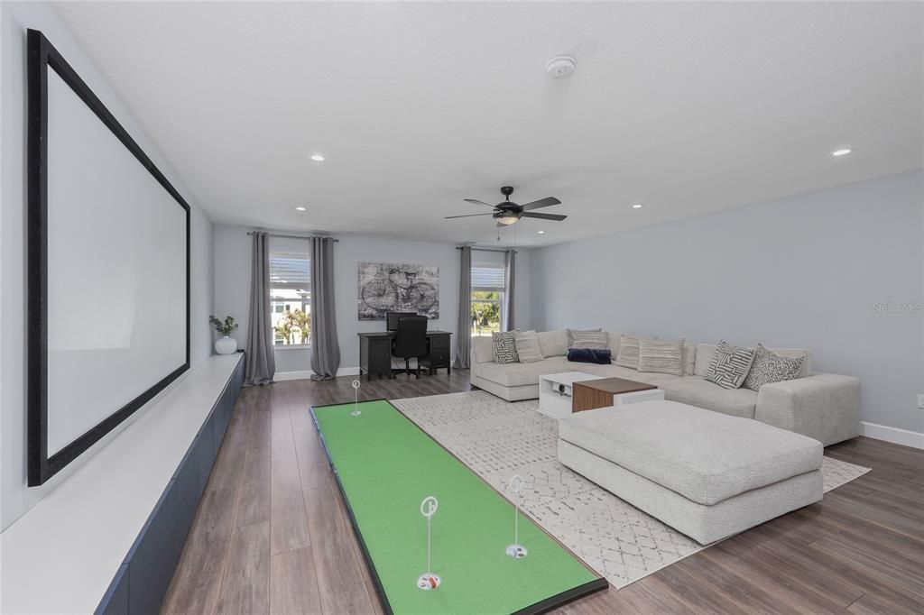 Activo con contrato: $935,000 (5 camas, 3 baños, 3852 Pies cuadrados)