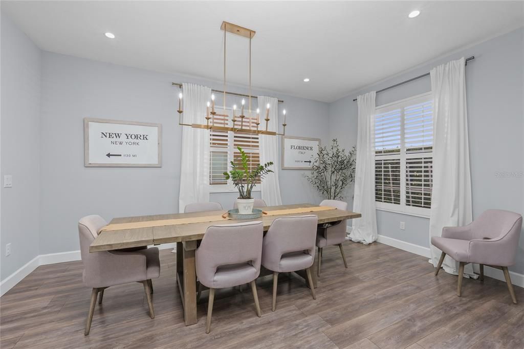 Activo con contrato: $935,000 (5 camas, 3 baños, 3852 Pies cuadrados)