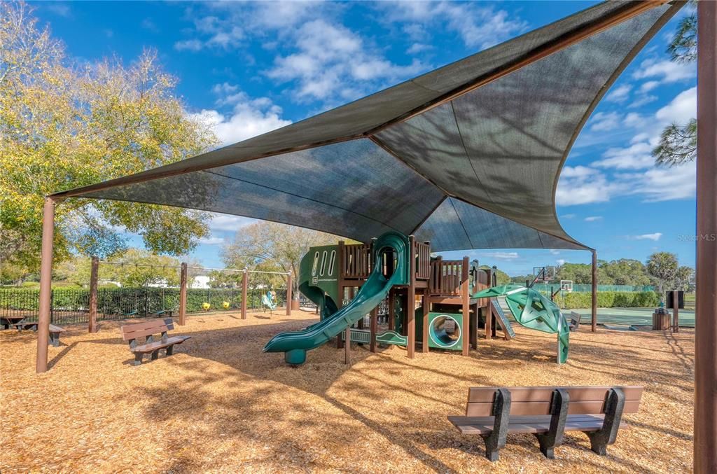 Activo con contrato: $935,000 (5 camas, 3 baños, 3852 Pies cuadrados)