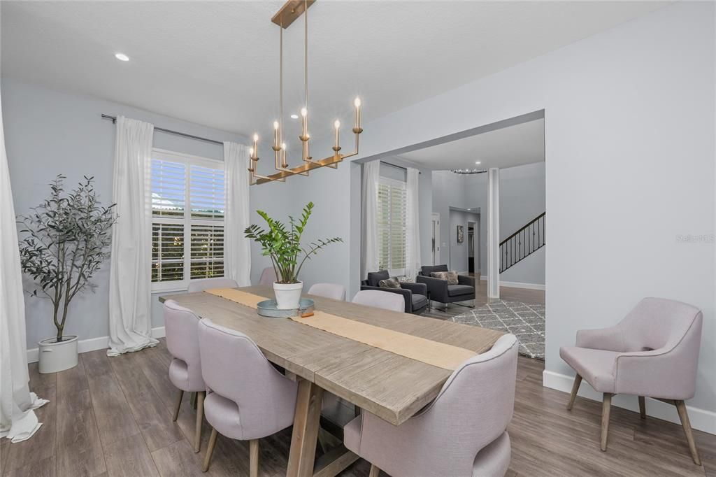 Activo con contrato: $935,000 (5 camas, 3 baños, 3852 Pies cuadrados)