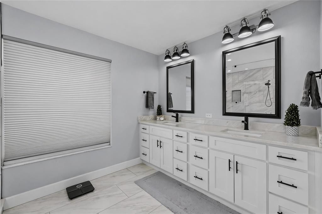 Activo con contrato: $935,000 (5 camas, 3 baños, 3852 Pies cuadrados)
