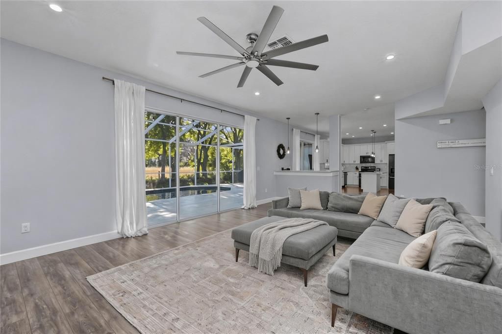 Activo con contrato: $935,000 (5 camas, 3 baños, 3852 Pies cuadrados)