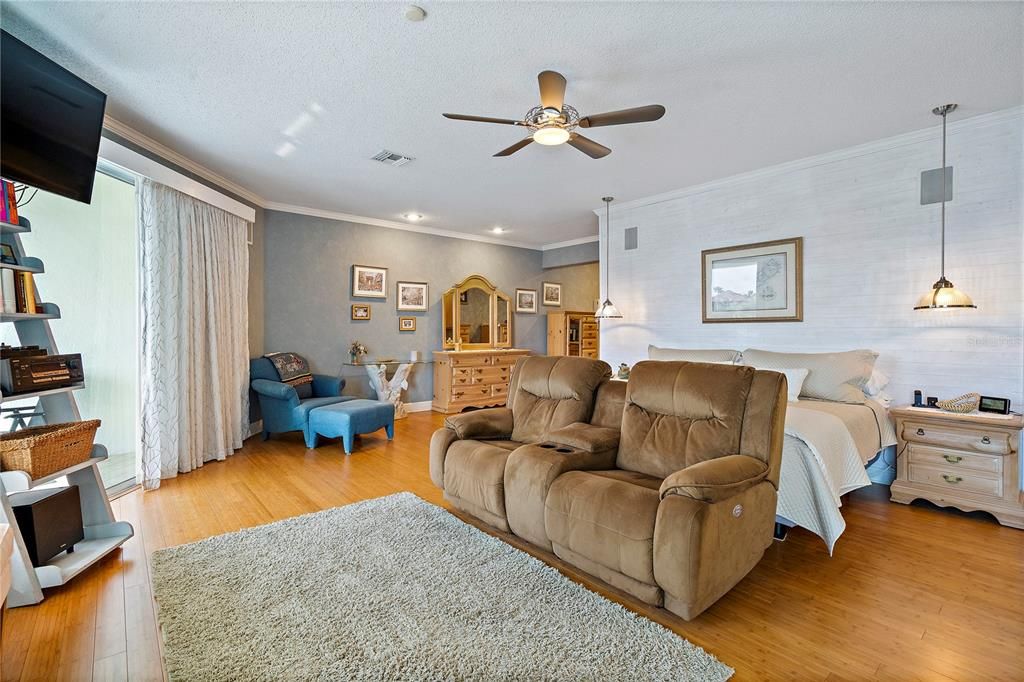 En Venta: $1,995,000 (5 camas, 3 baños, 4750 Pies cuadrados)